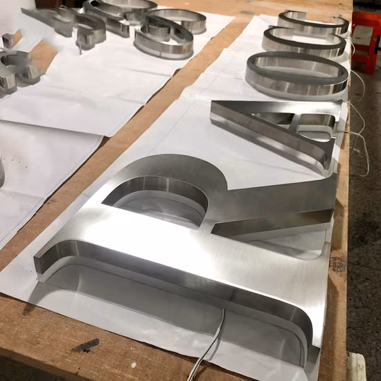 Fabricante profissional 304 Sinalização Halo Iluminada Letra Retroiluminada Letra Metal Face Canais Sinais
